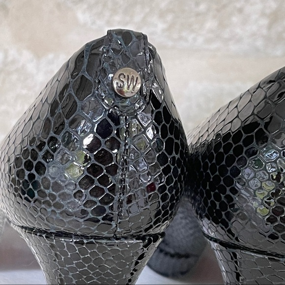 Stuart Weitzman black snake embossed pumps 9 - Picture 6 of 14